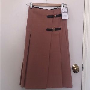 Zara pink pleated skirt with buckles- NWT